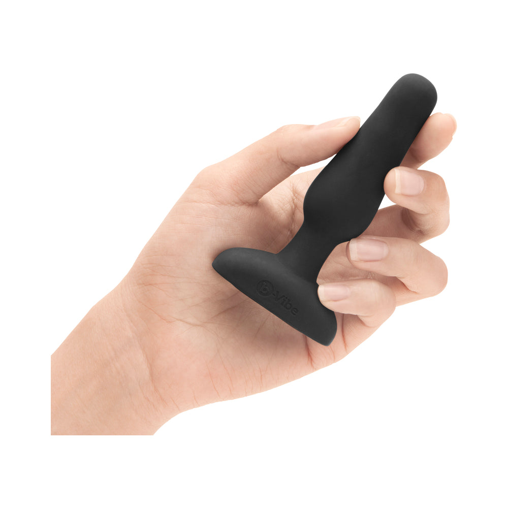 b-Vibe Novice Rechargeable Remote-Controlled Vibrating Silicone Anal Plug9