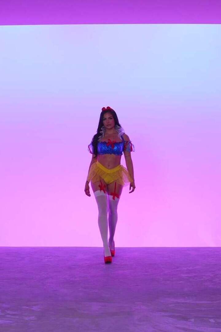 Leg Avenue Bad Apple Snow White Costume in Yellow 6