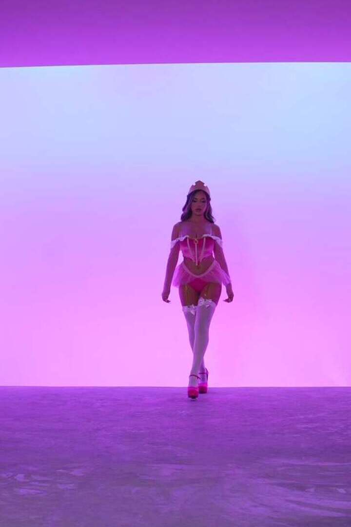Leg Avenue Dreamy Princess Costume in Pink 6
