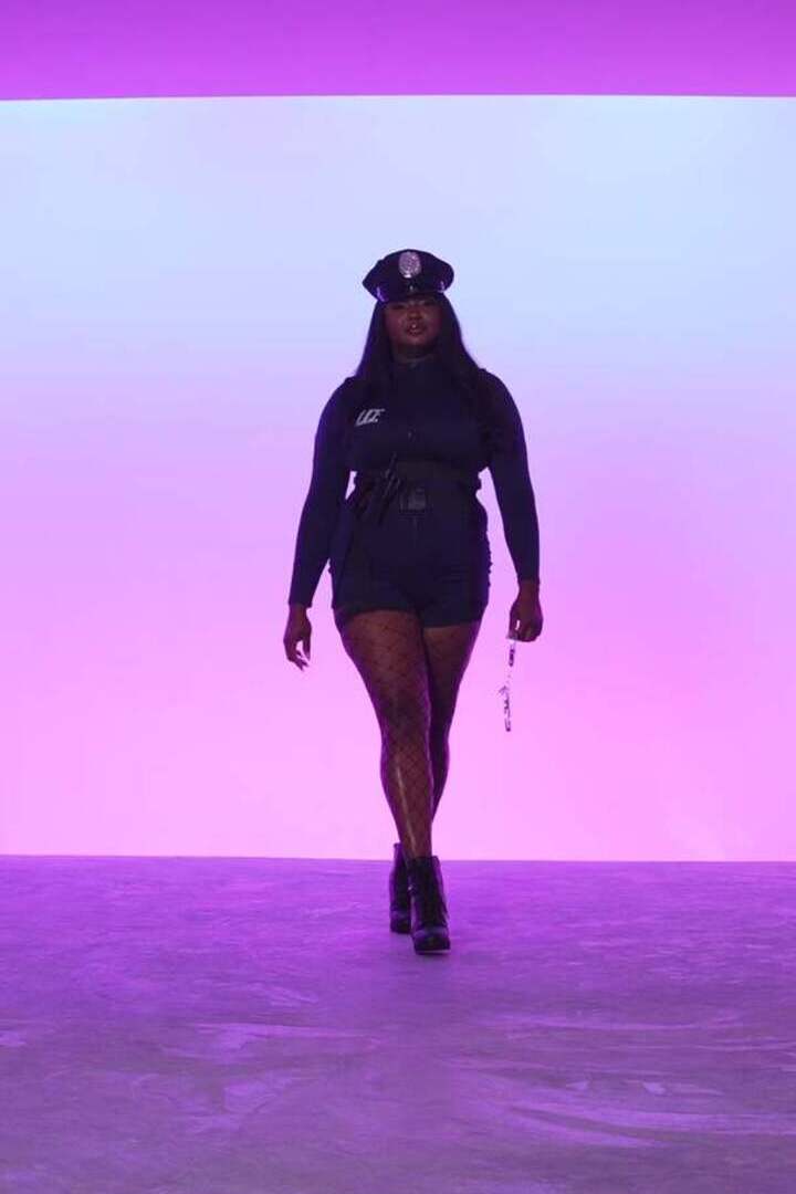 Leg Avenue Handcuff Hottie Cop Costume in Blue 5